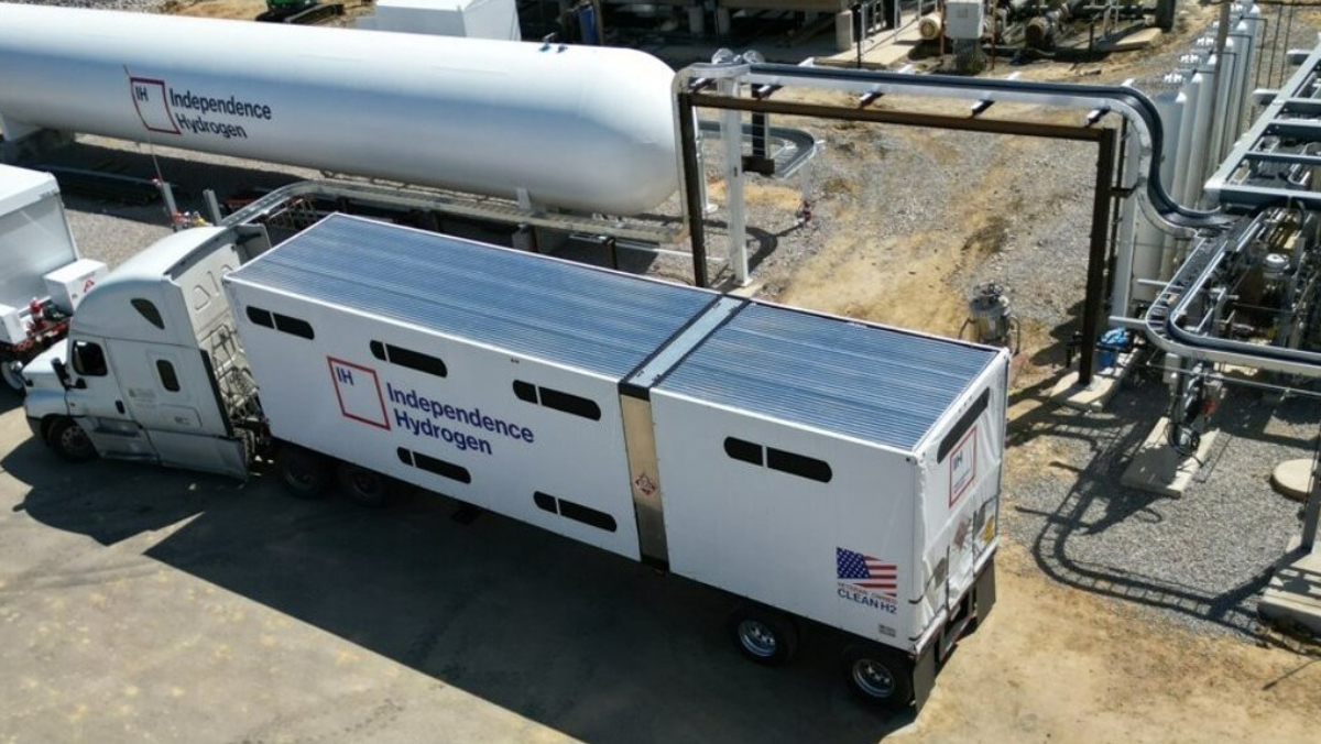 Hydrogen transport trailer loading fuel from a modular hydrogen production facility.