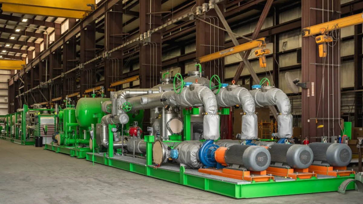 Industrial green hydrogen plant equipment assembled for large-scale US projects